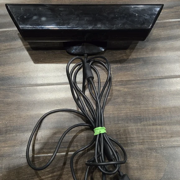 Xbox 360 Black Kinect Sensor - Picture 3 of 4